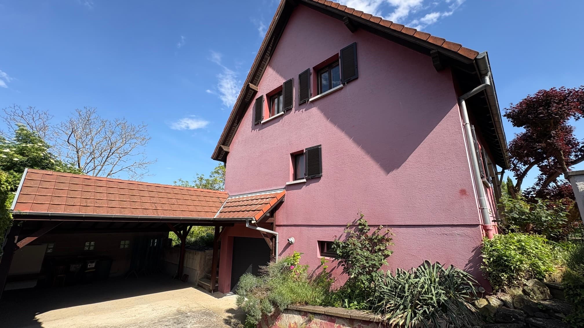 Maison familiale 4 chambres avec jardin et potentiel