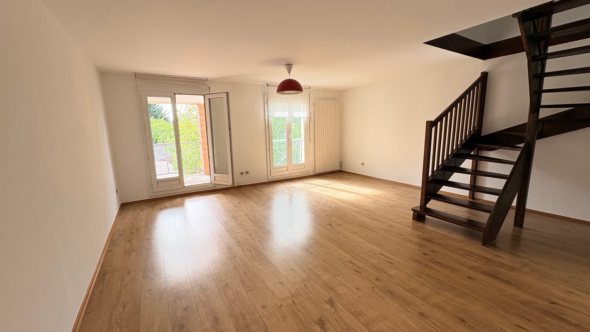 Charmant F3 Duplex avec Balcon & Garage – Strasbourg Neudorf.